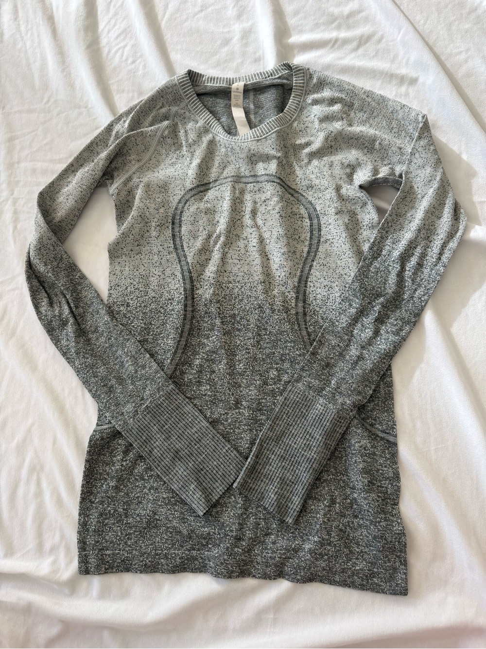 Lululemon Women's gray Ombré Long Sleeve Athletic Top
